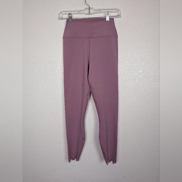 NWOT Spiritual Gangster Purple Scalloped Leggings - Picture 1 of 4